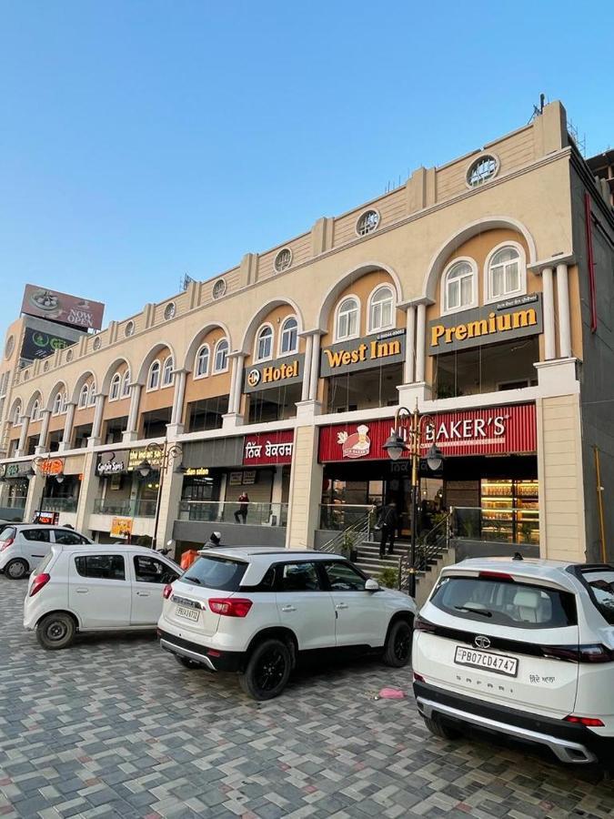 Hotel West Inn Premium Kharar Экстерьер фото