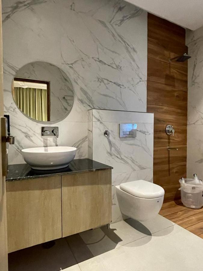 Hotel West Inn Premium Kharar Экстерьер фото