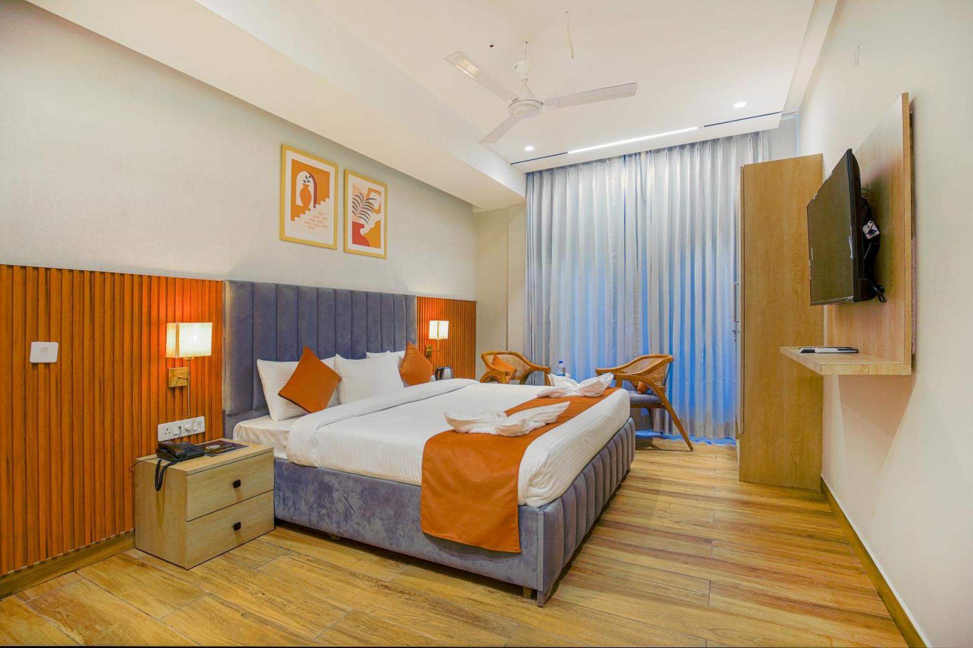 Hotel West Inn Premium Kharar Экстерьер фото